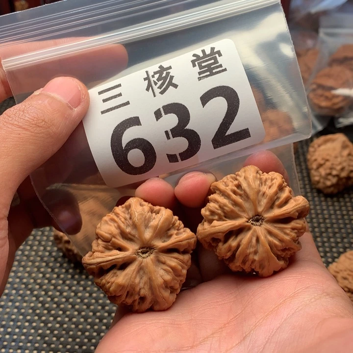 把件文玩核桃九龙