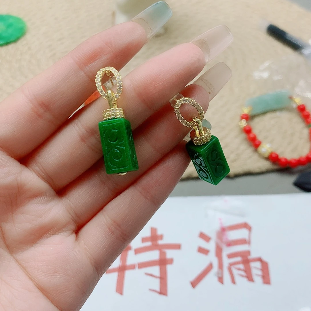 翡翠未镶嵌颈饰一物一图 实物为主