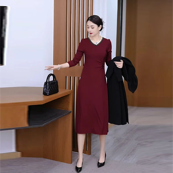 9092#春秋新款长袖烫钻V领连衣裙女气质修身显瘦时尚减龄大摆裙子