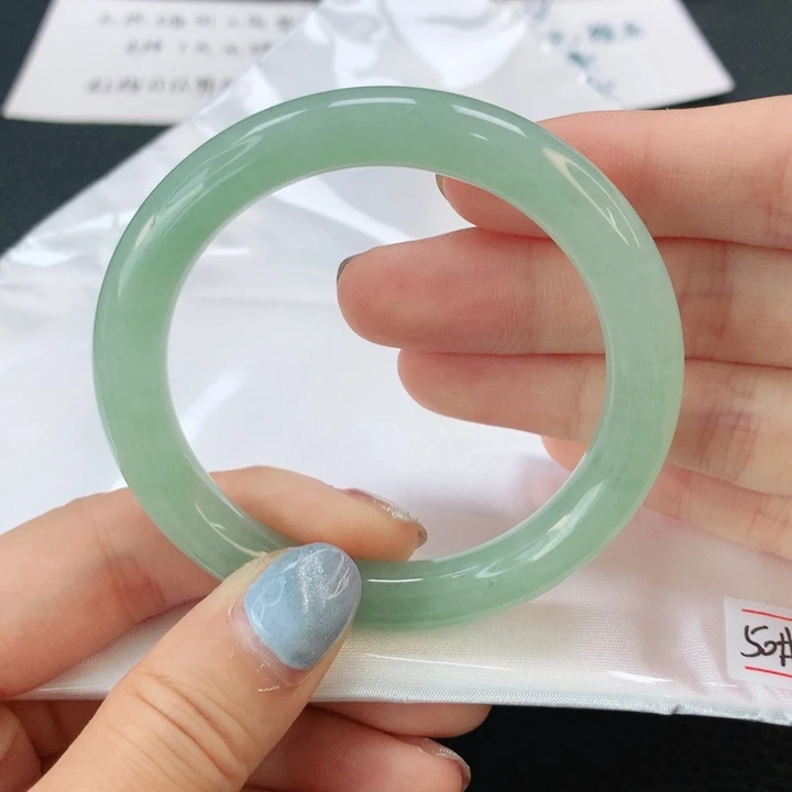 翡翠手镯未镶嵌翡翠手镯50圆