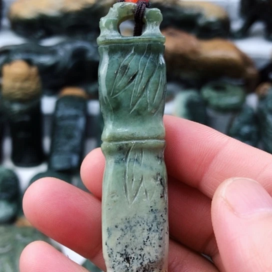 未镶嵌岫岩河磨玉（透闪石质玉）挂件