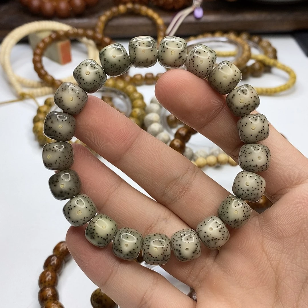 手串星月菩提L*P11-10。