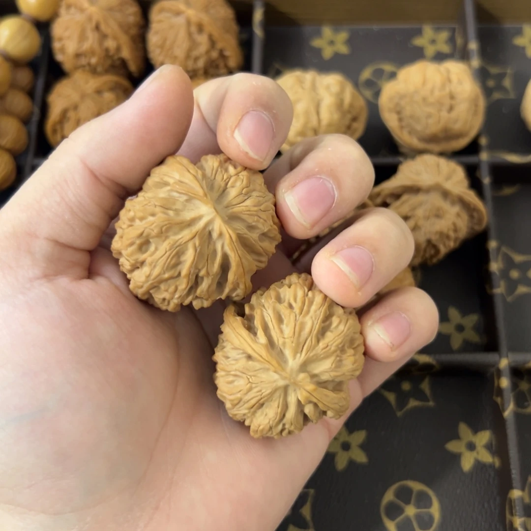 文玩核桃吊坠苹果园花的