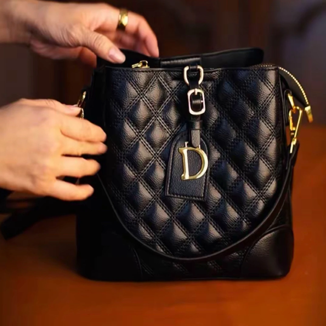 轻奢女包高级小众水桶包包女款爆款2025新款大容量菱格单肩斜挎包