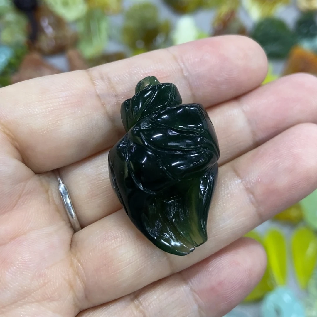 未镶嵌蛇纹石玉挂件