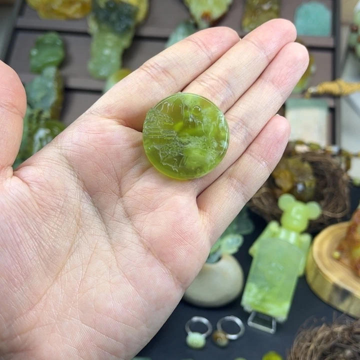 蛇纹石玉未镶嵌颈饰