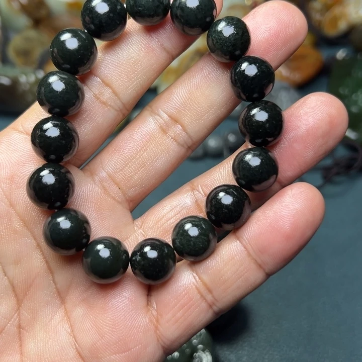 和田玉未镶嵌把件