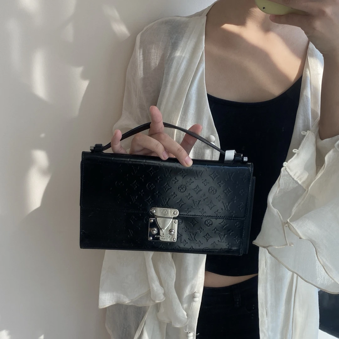 95新 LouisVuitton/路易威登 lv黑银邮差链条包