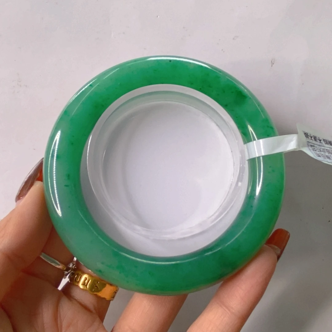 未镶嵌手镯石英质玉
