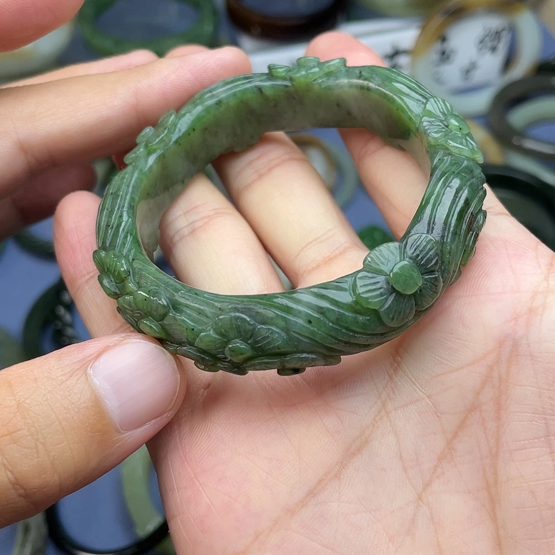 未镶嵌手镯和田玉（碧玉）55mm老碧玉，梅花镯哑光