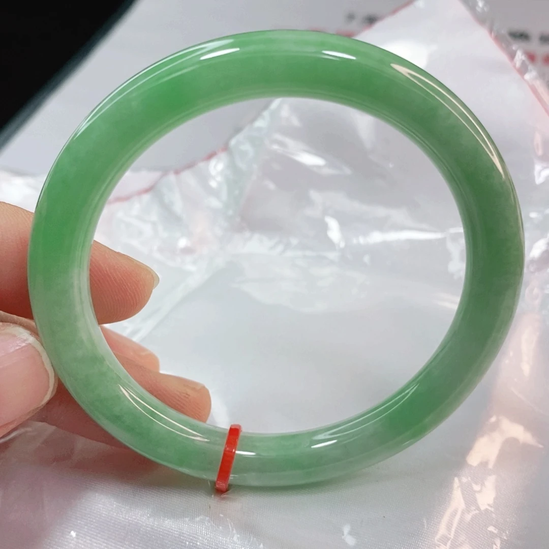 翡翠手镯未镶嵌56.3圈口圆条