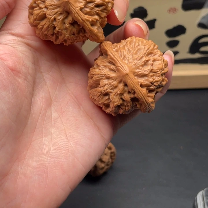 文玩核桃吊坠龙脉