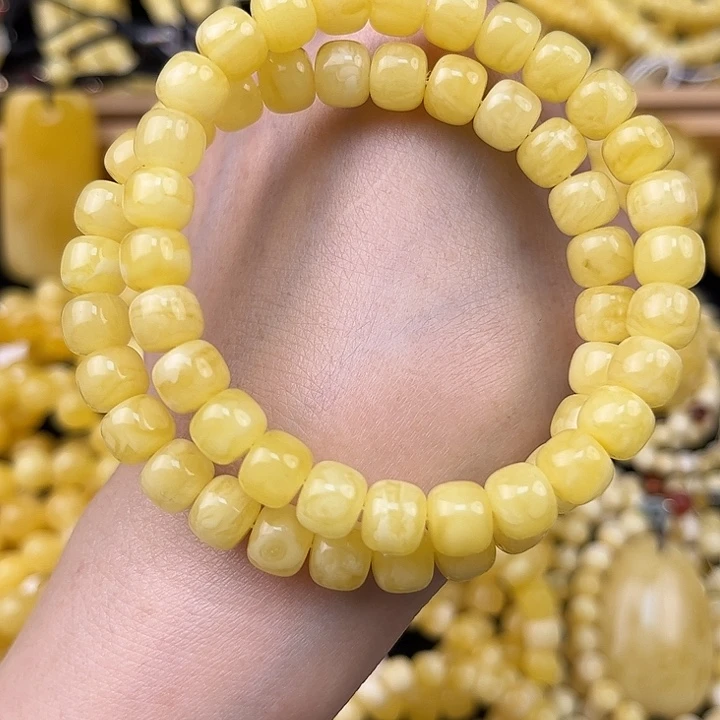 琥珀未镶嵌颈饰琥珀，多样性发其一