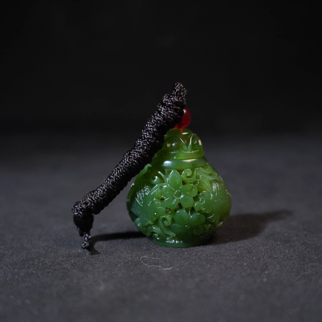 2SYN36 创汇 和田玉吊坠