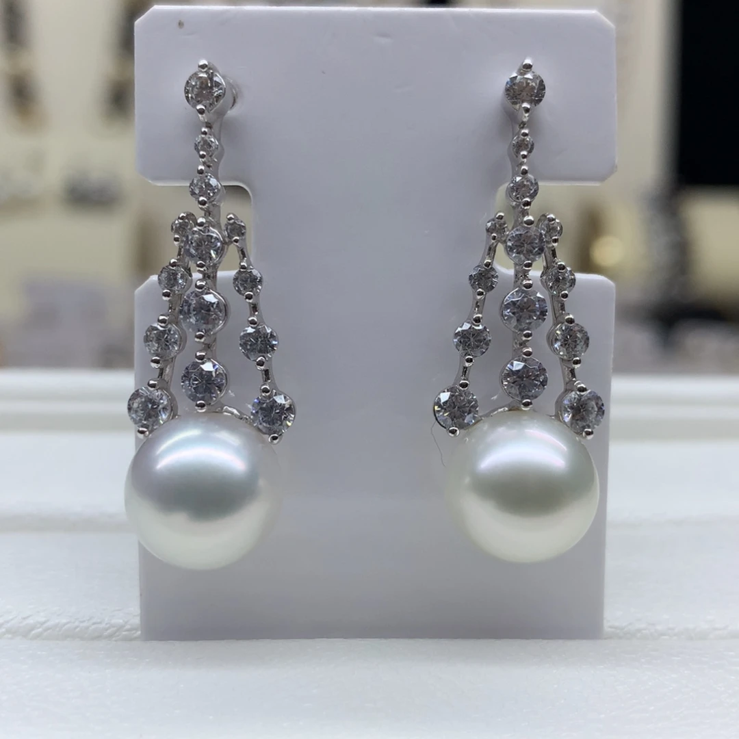 耳饰18K金镶嵌海水珍珠10.6mm澳白耳坠