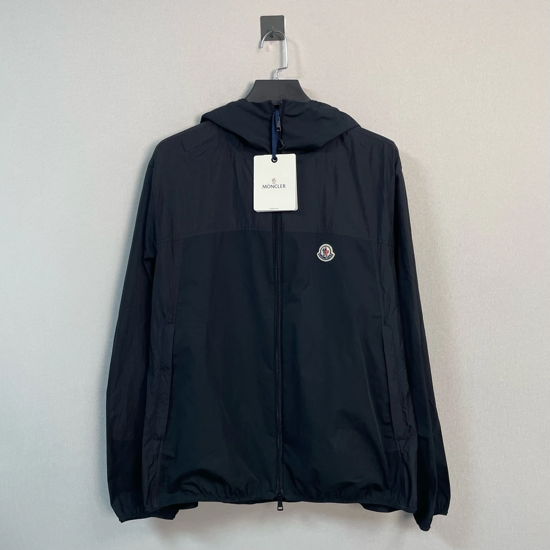 未使用 MONCLER 最新款徽标夹克外套/4码/全新带吊/价10400