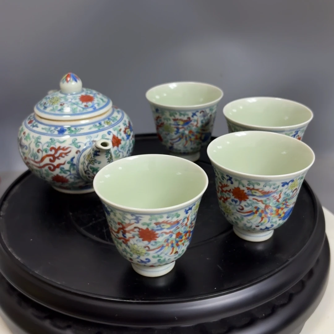 瓶赏**主斗彩凤穿缠枝莲一壶四杯