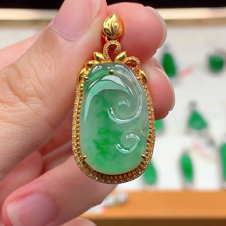 颈饰18K金镶嵌翡翠翡翠