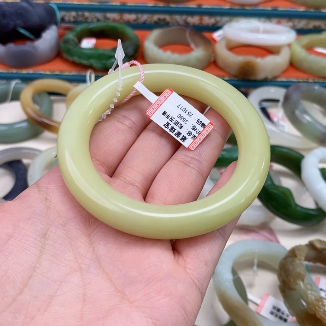 ****和田玉未镶嵌手镯58