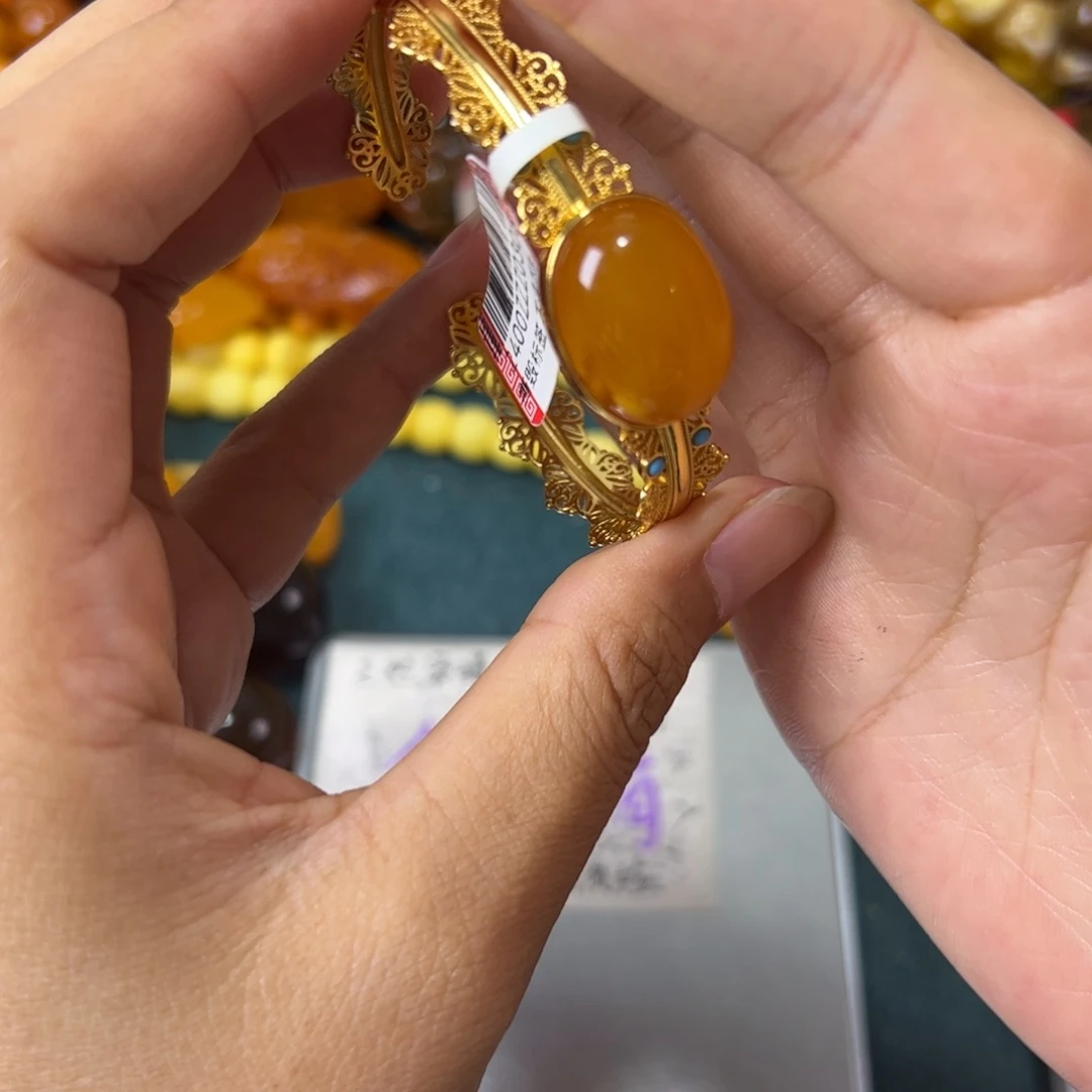 未镶嵌琥珀珠宝奇石333