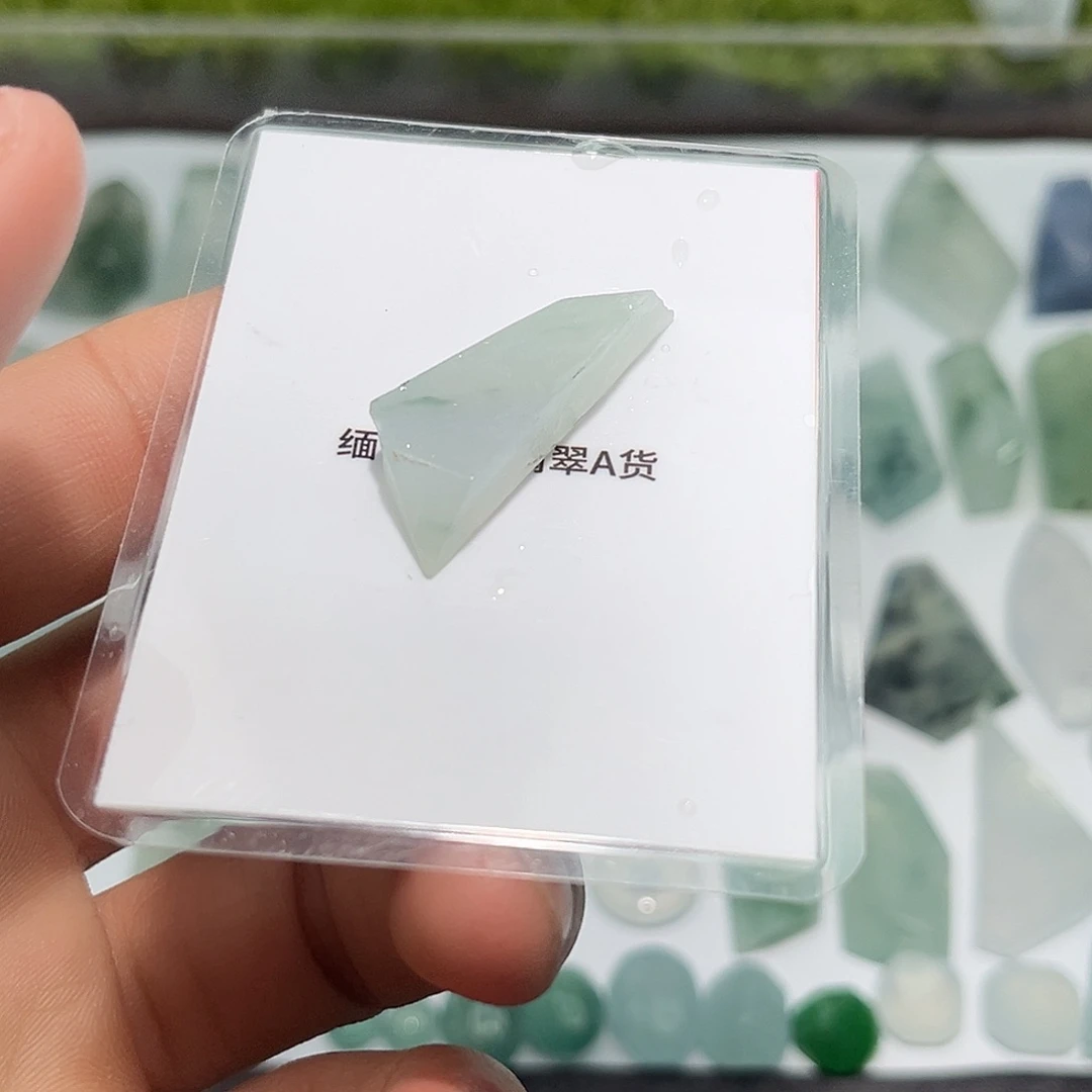 翡翠未镶嵌颈饰8433