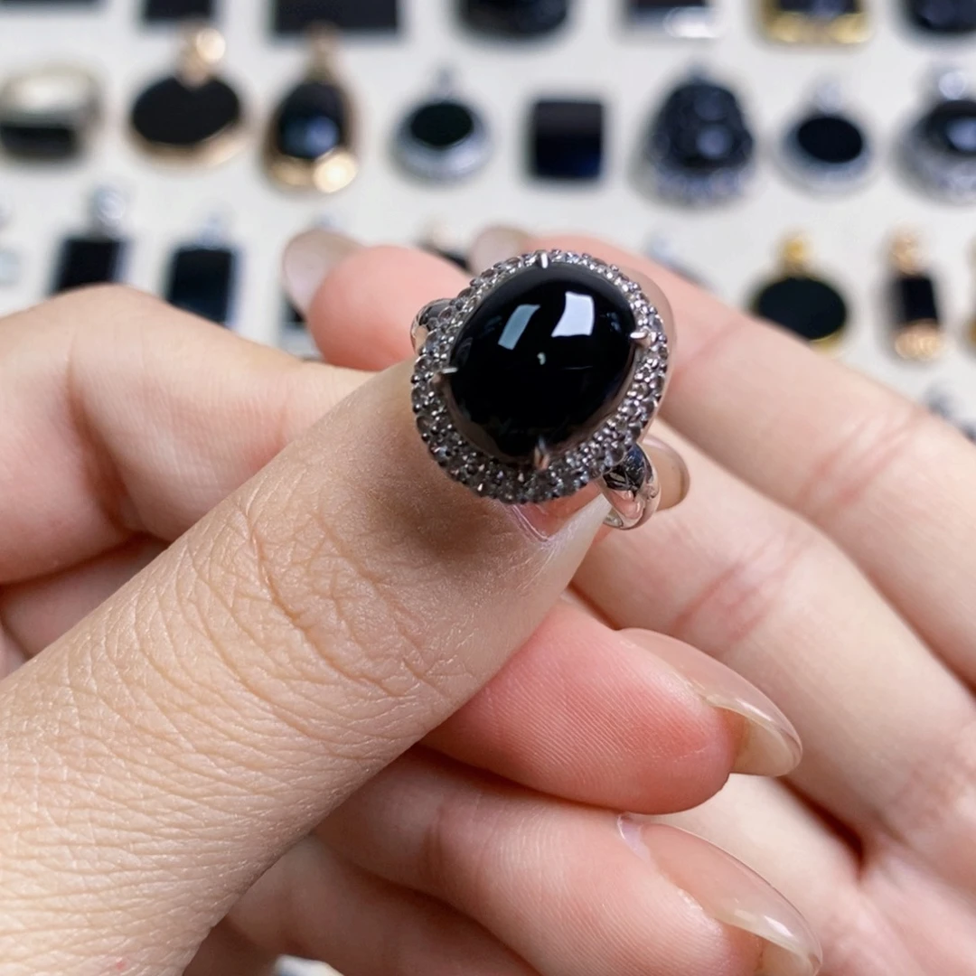 18K金镶嵌定制翡翠墨翠蛋面女戒