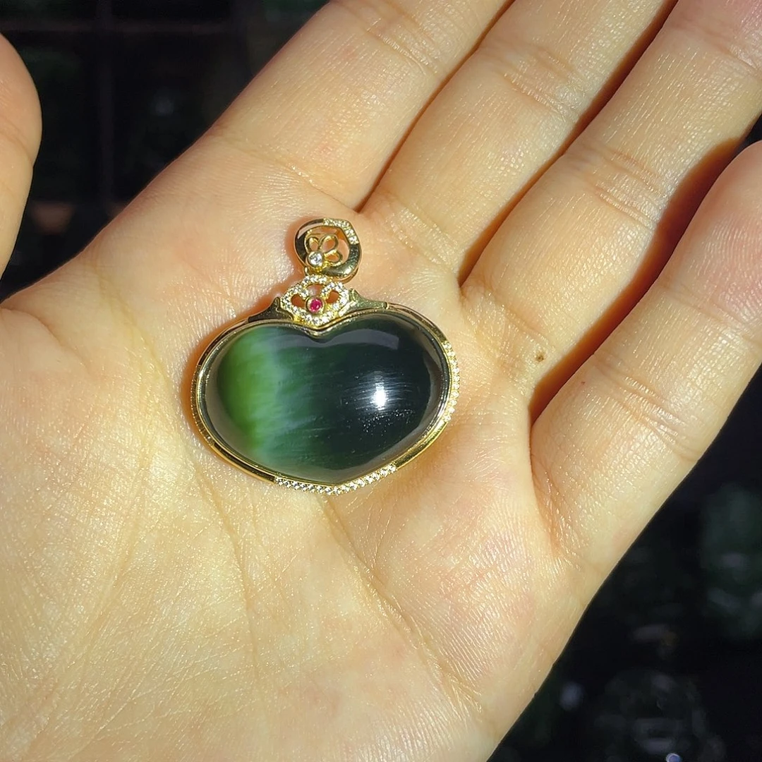 颈饰18K金镶嵌和田玉