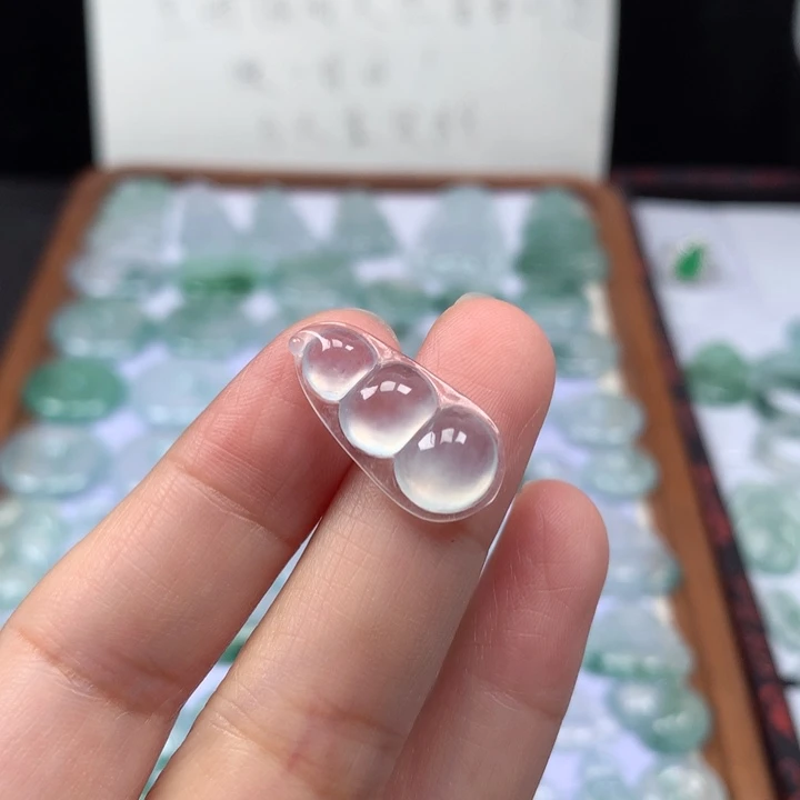 颈饰未镶嵌翡翠高冰福豆