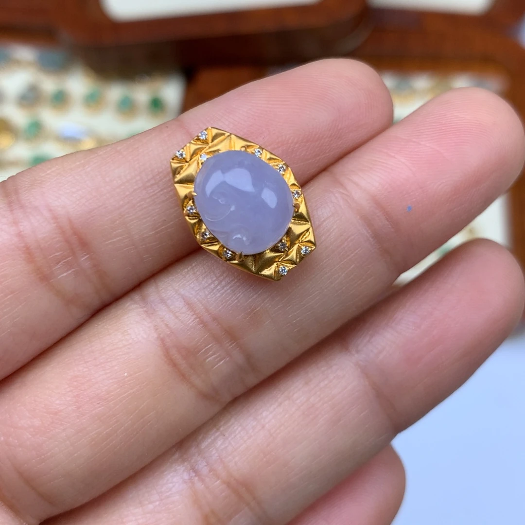 翡翠18K金镶嵌毛衣链如意