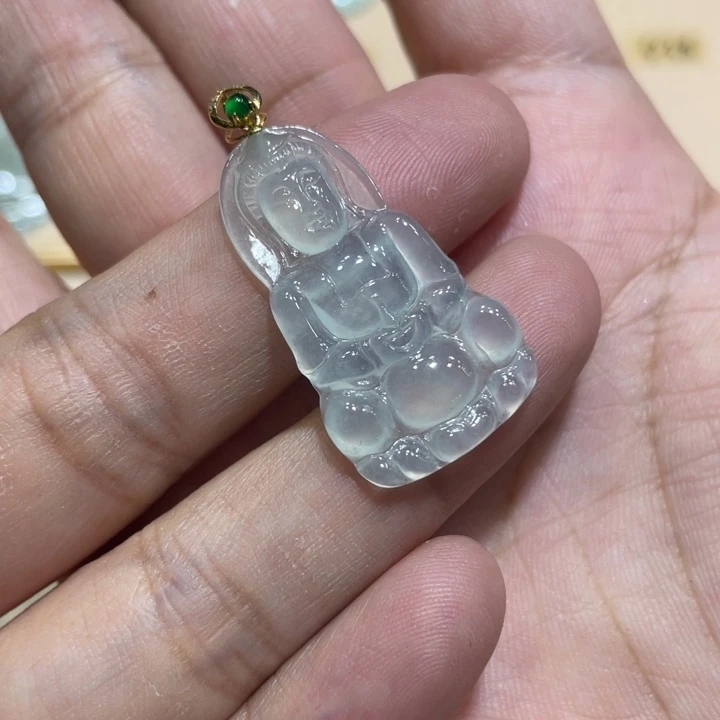 翡翠18K金镶嵌颈饰观音