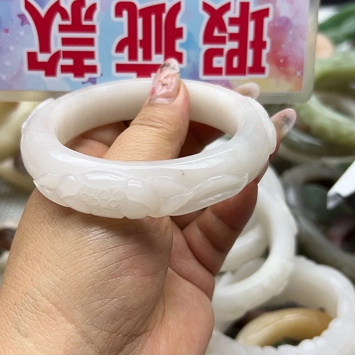 未镶嵌手镯石英岩玉?*K