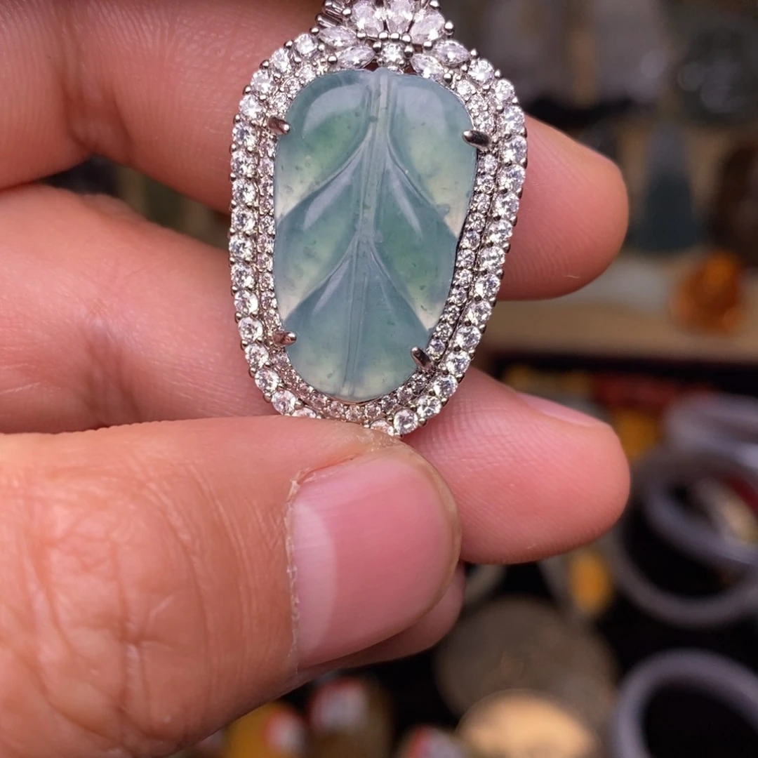 翡翠颈饰未镶嵌叶子