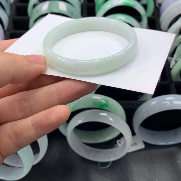 翡翠手镯未镶嵌公主