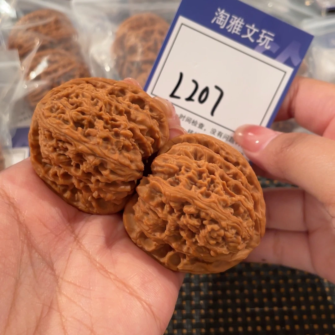 大***王文玩核桃把件L207 三角疆 45