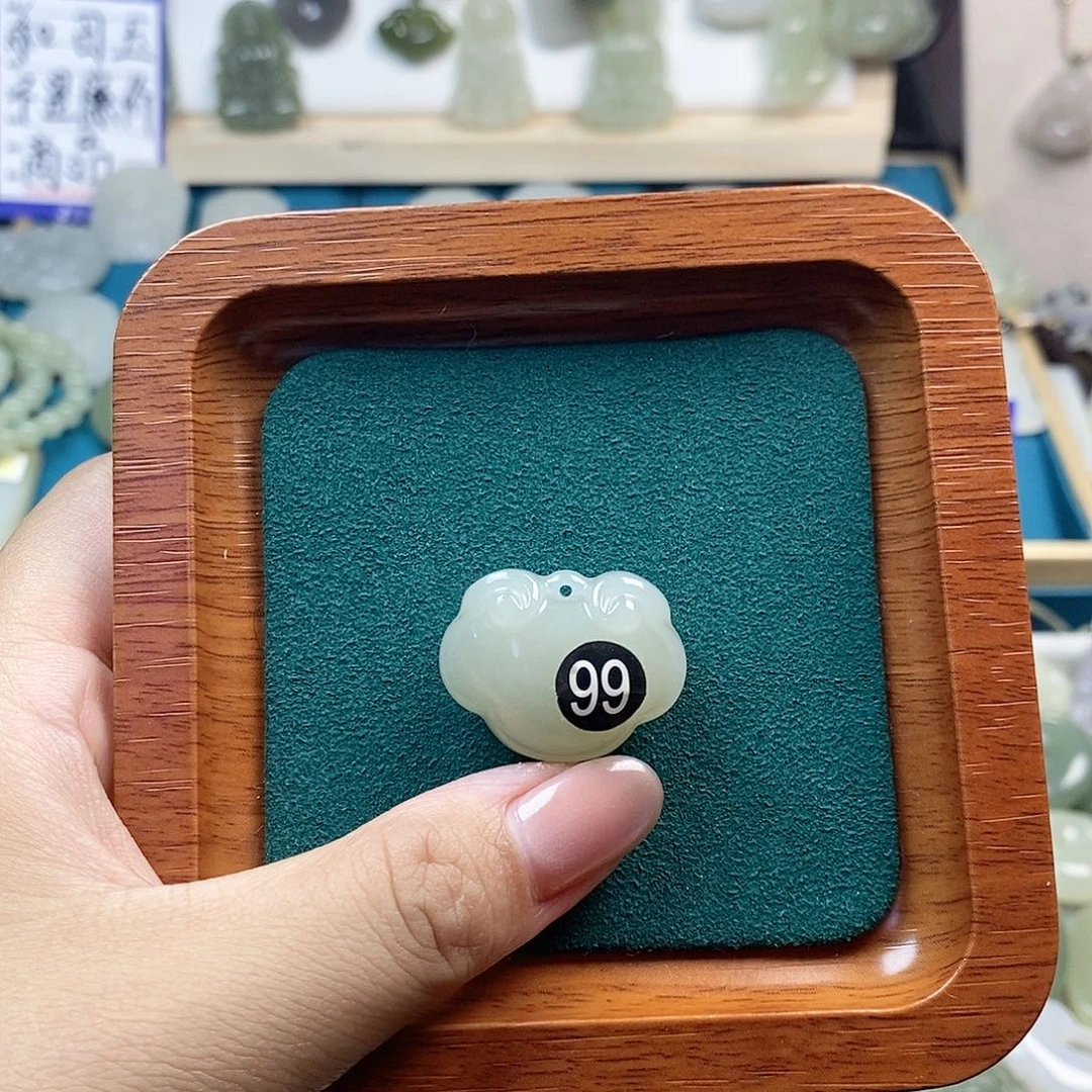 和田玉未镶嵌颈饰平安锁0400