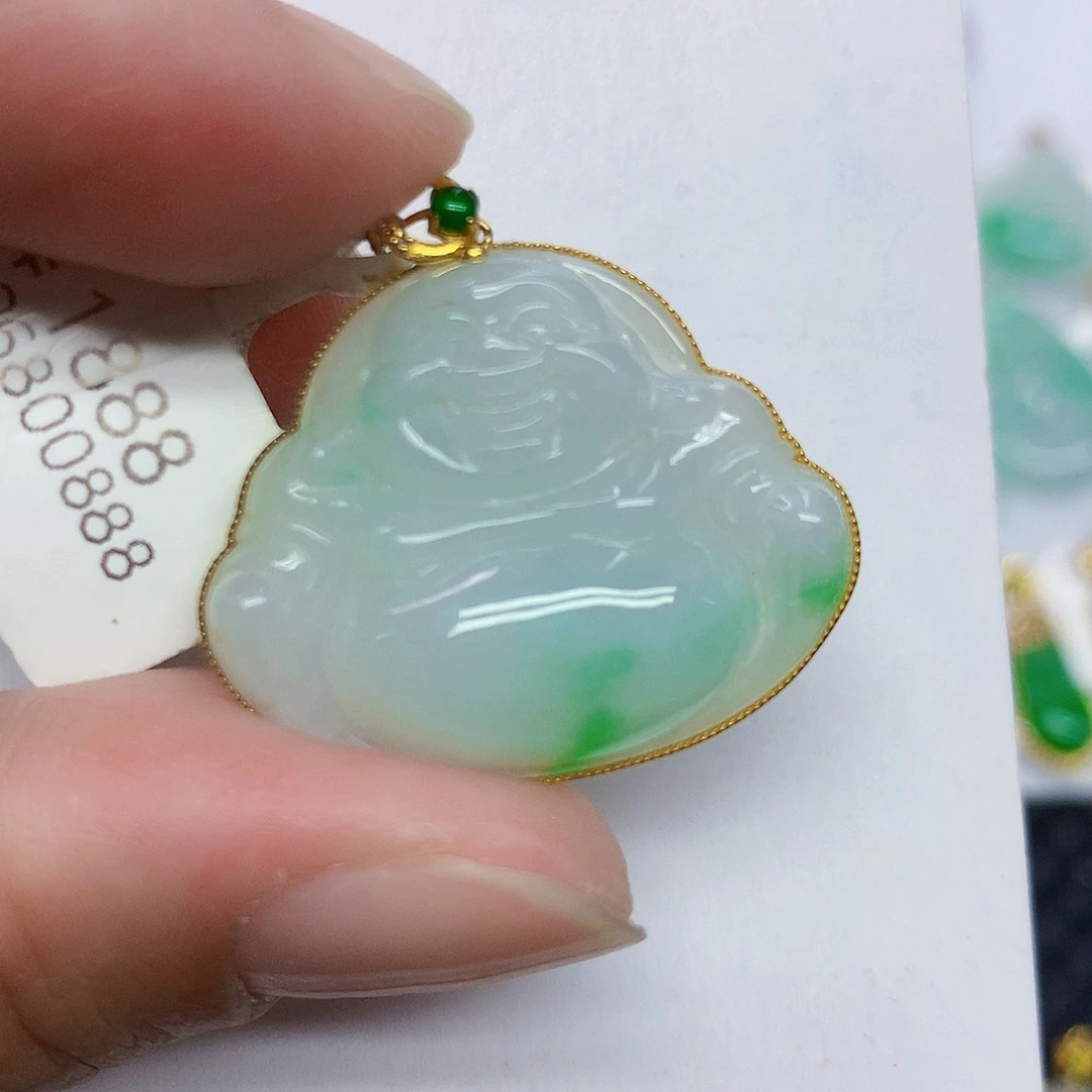 颈饰18K金镶嵌翡翠佛公