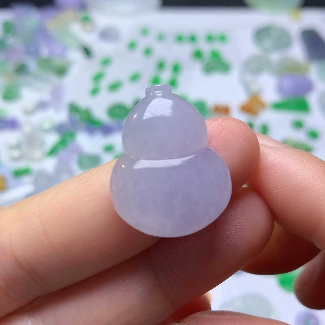 翡翠未镶嵌颈饰葫芦