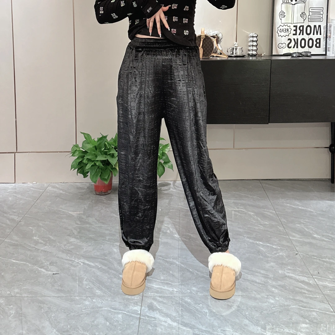 秋冬显瘦休闲百搭宽松丝绒压花休闲裤