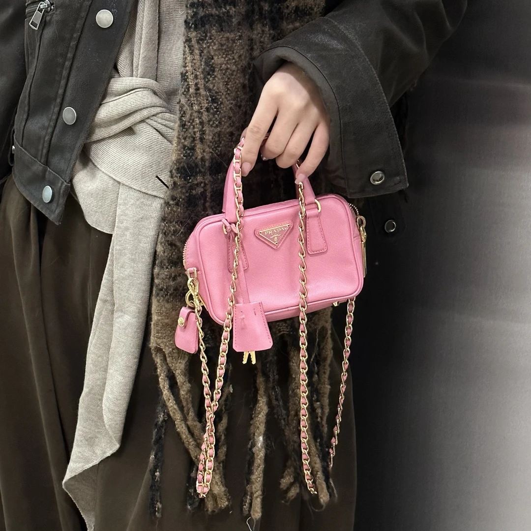 95新 Prada/普拉达 prada 樱花粉mini盒子斜挎包