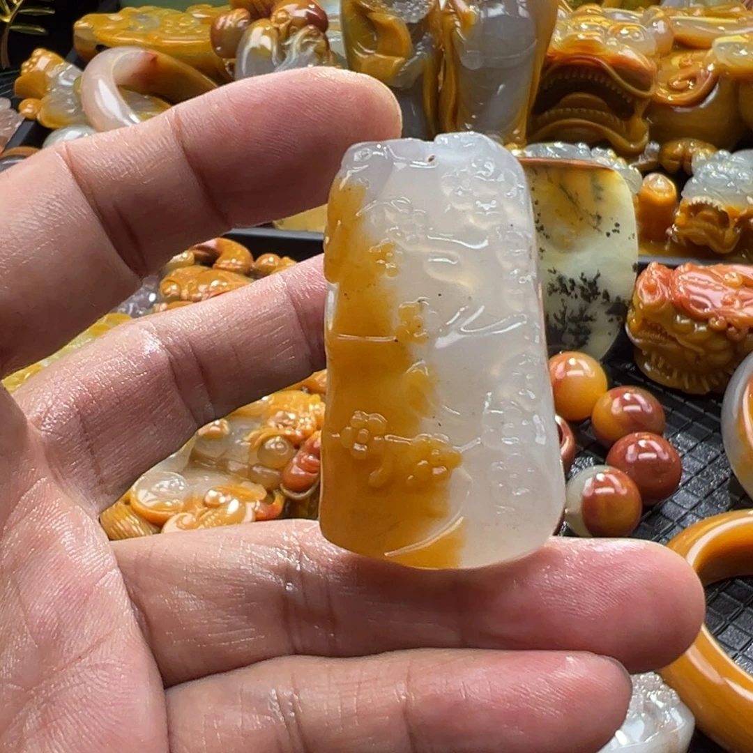石英质玉未镶嵌颈饰