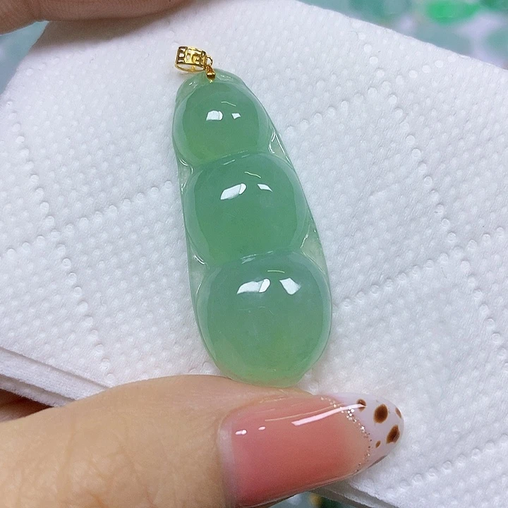 颈饰18K金镶嵌翡翠挂件