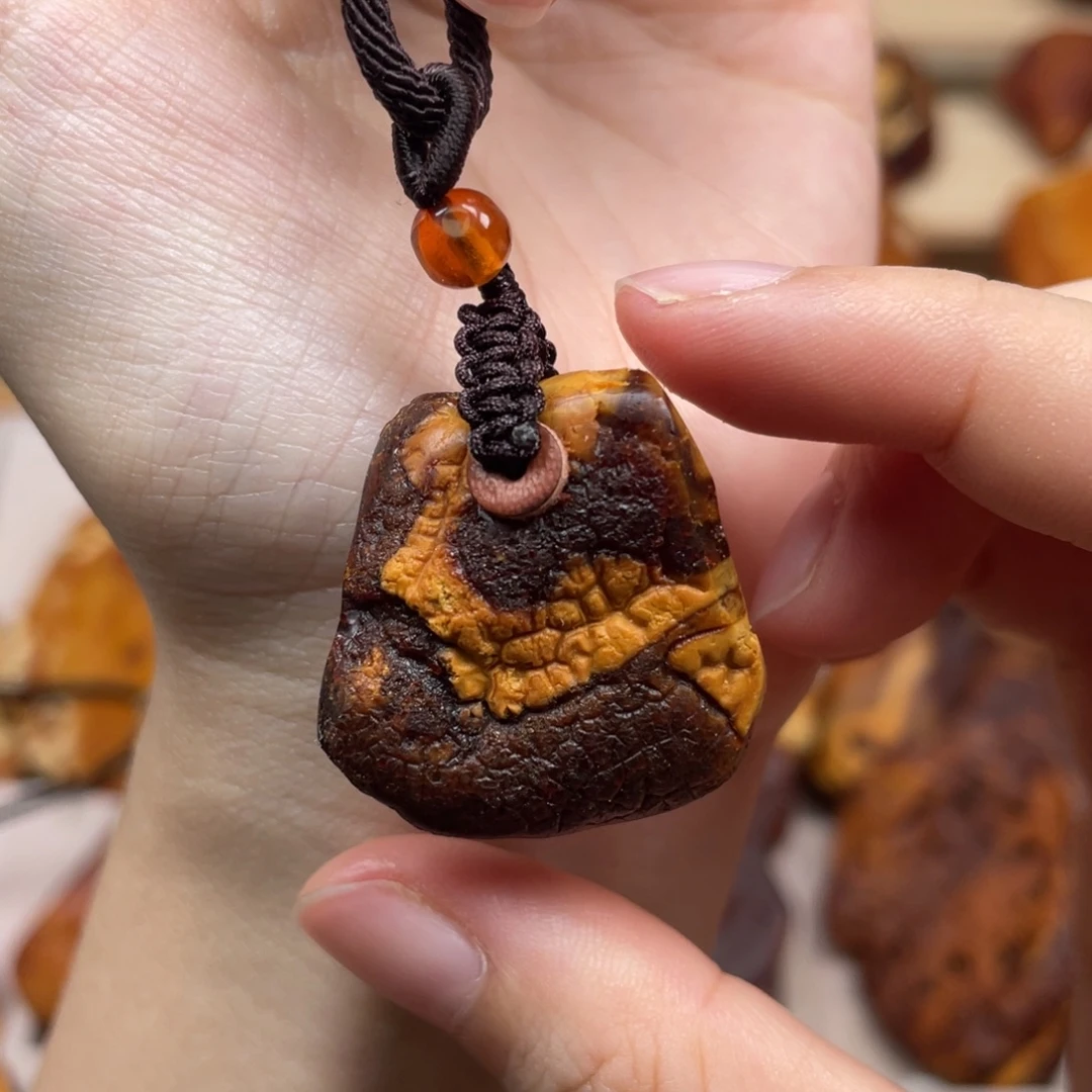 未镶嵌琥珀珠宝奇石