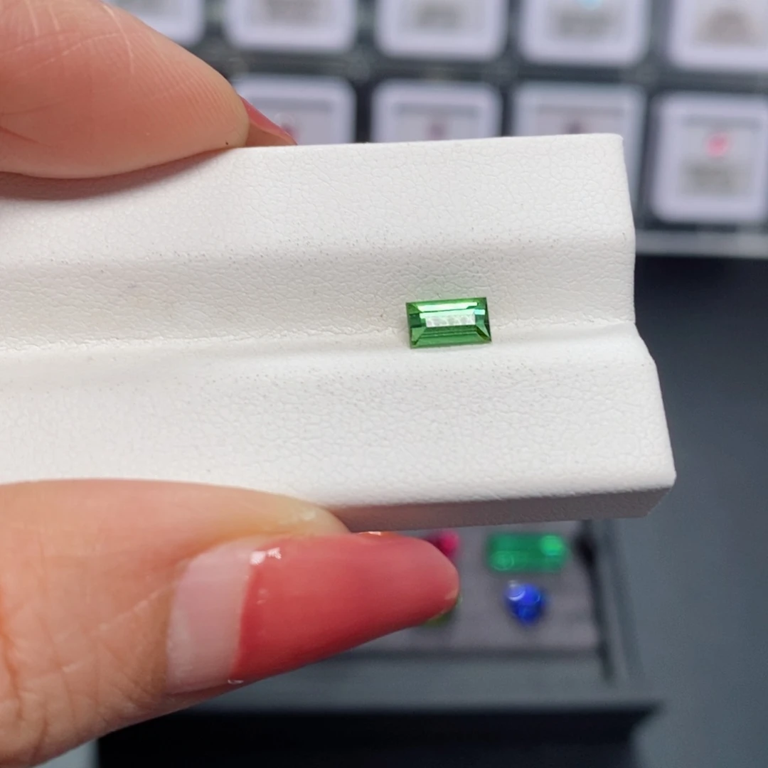 碧玺裸石未镶嵌65分