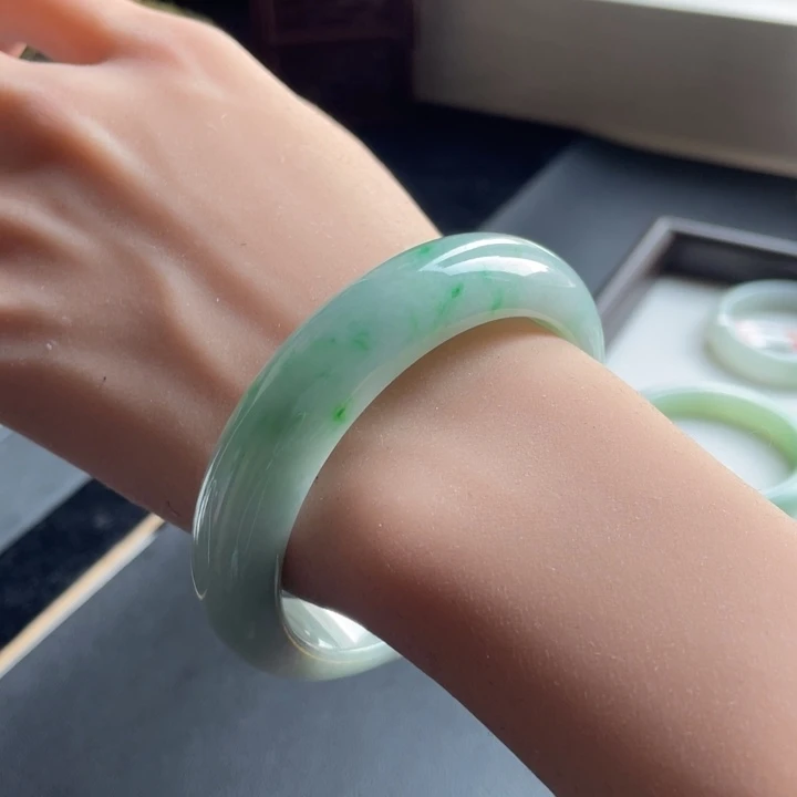 翡翠未镶嵌手镯08