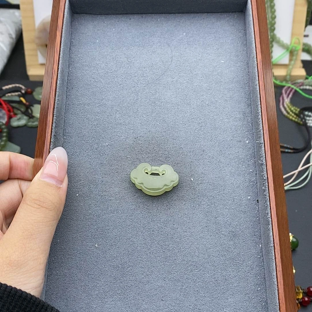 和田玉吊坠(不含链)未镶嵌