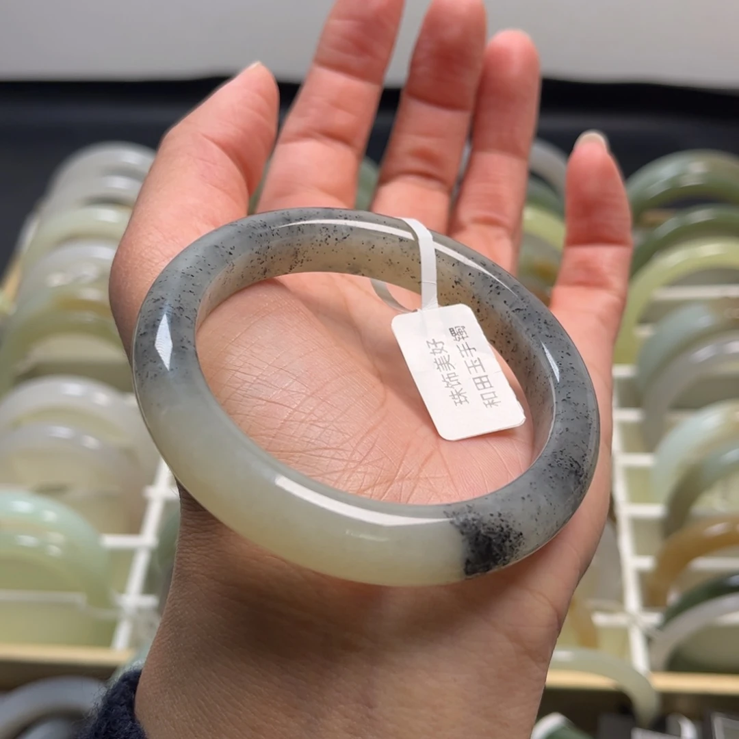 和田玉未镶嵌手镯56圈