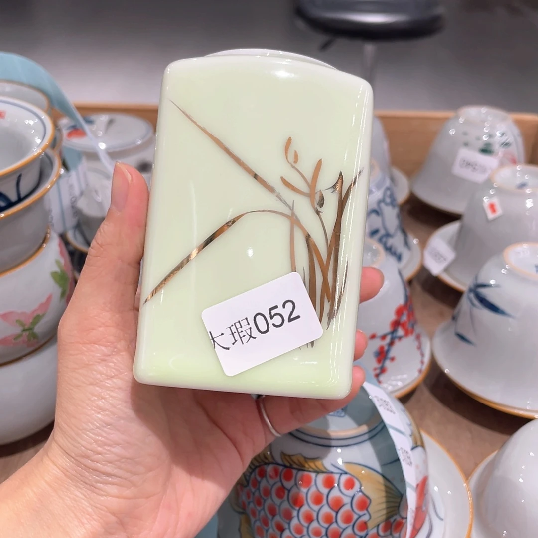 釉下彩纯手绘有瑕
