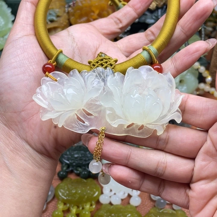 蛇纹石玉未镶嵌吊坠