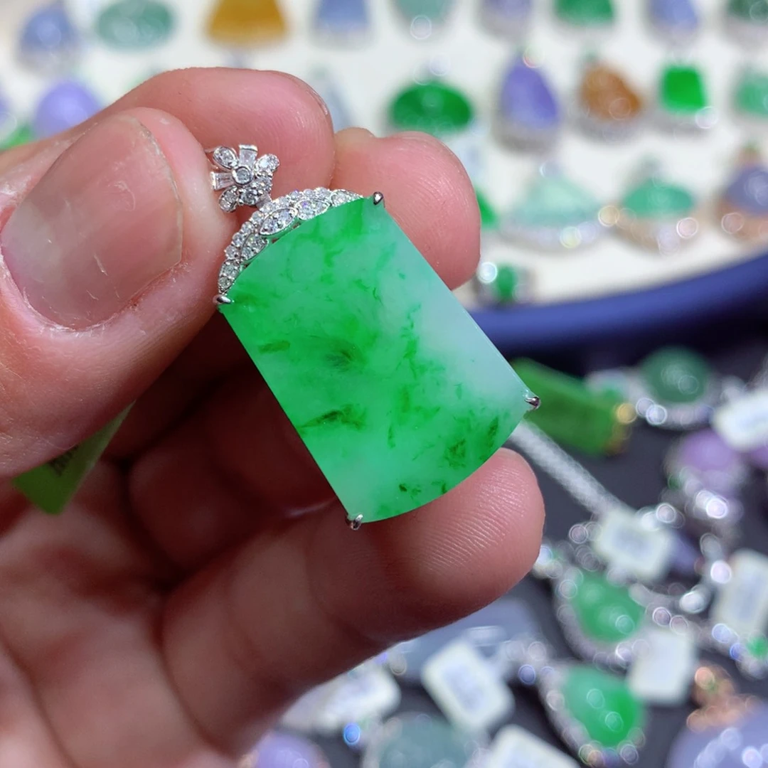 翡翠吊坠(赠链)18K金镶嵌