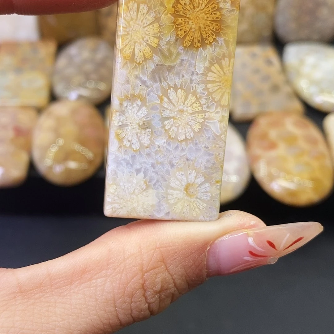 硅化玉颈饰合金时****铺